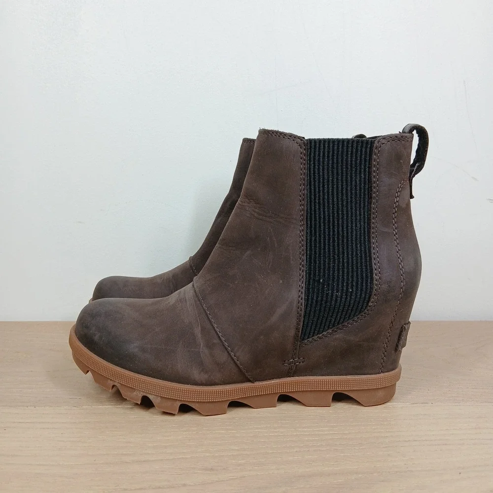 Sorel Joan Chelsea II Boots Womens 6 Brown Waterproof Leather Lug Sole Gorpcore
